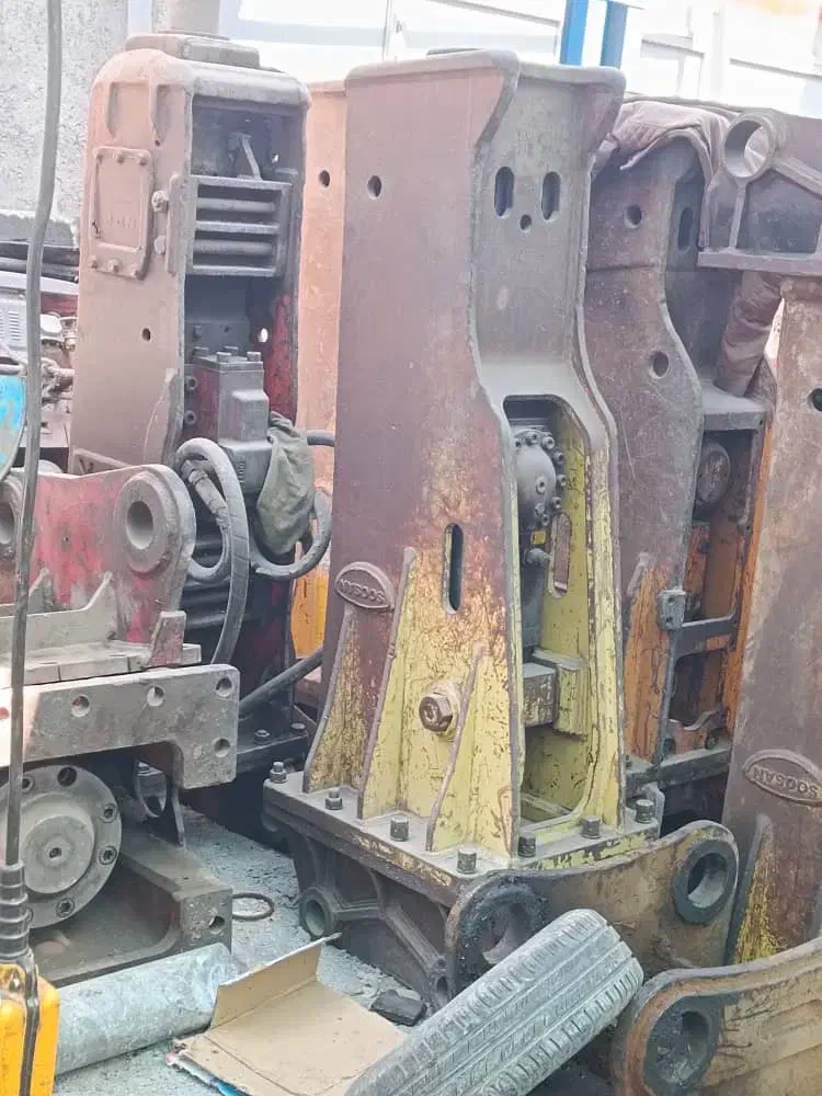 پیکور و چکش بیل هیدرولیکی|ماشین‌آلات صنعتی|اصفهان, حسین‌آباد|دیوار