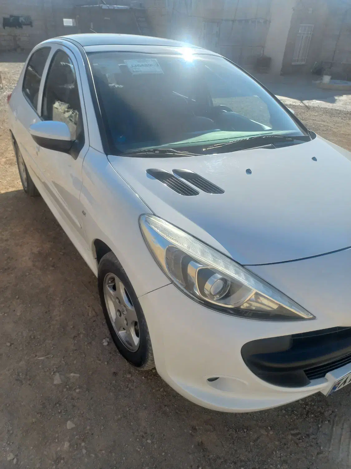 ۲۰۷ سقف شیشه ای بدون رنگ|خودرو سواری و وانت|همدان, |دیوار