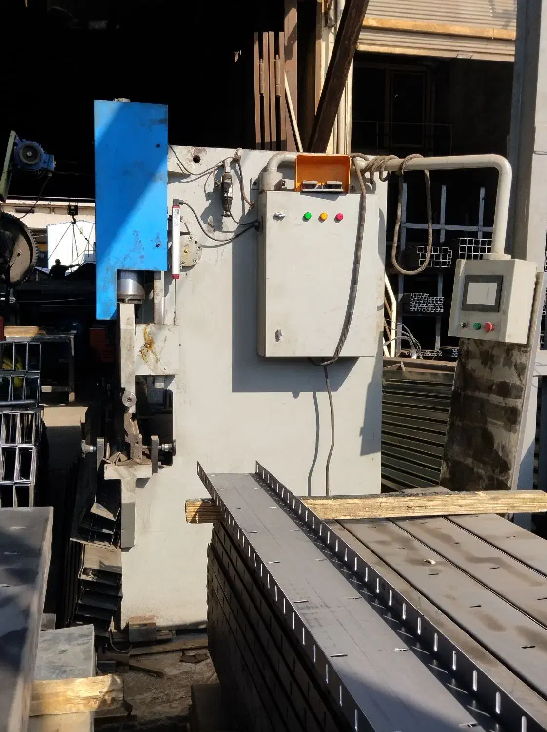 پرس برک سایز 320|ماشینآلات صنعتی|ری, بازار آهن|دیوار