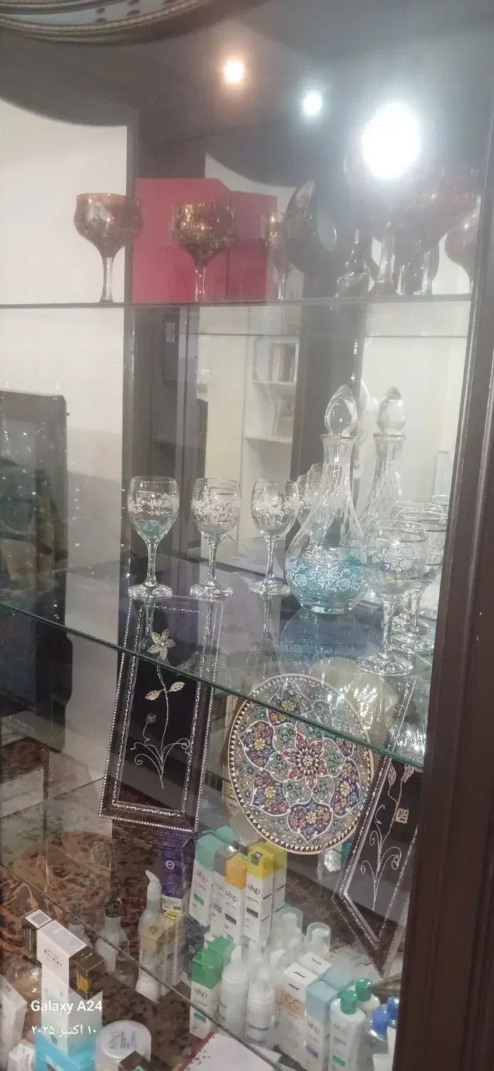 ویترین سالم چوب راش|بوفه، ویترین، کنسول|شاهین‌شهر, خانه کارگر|دیوار