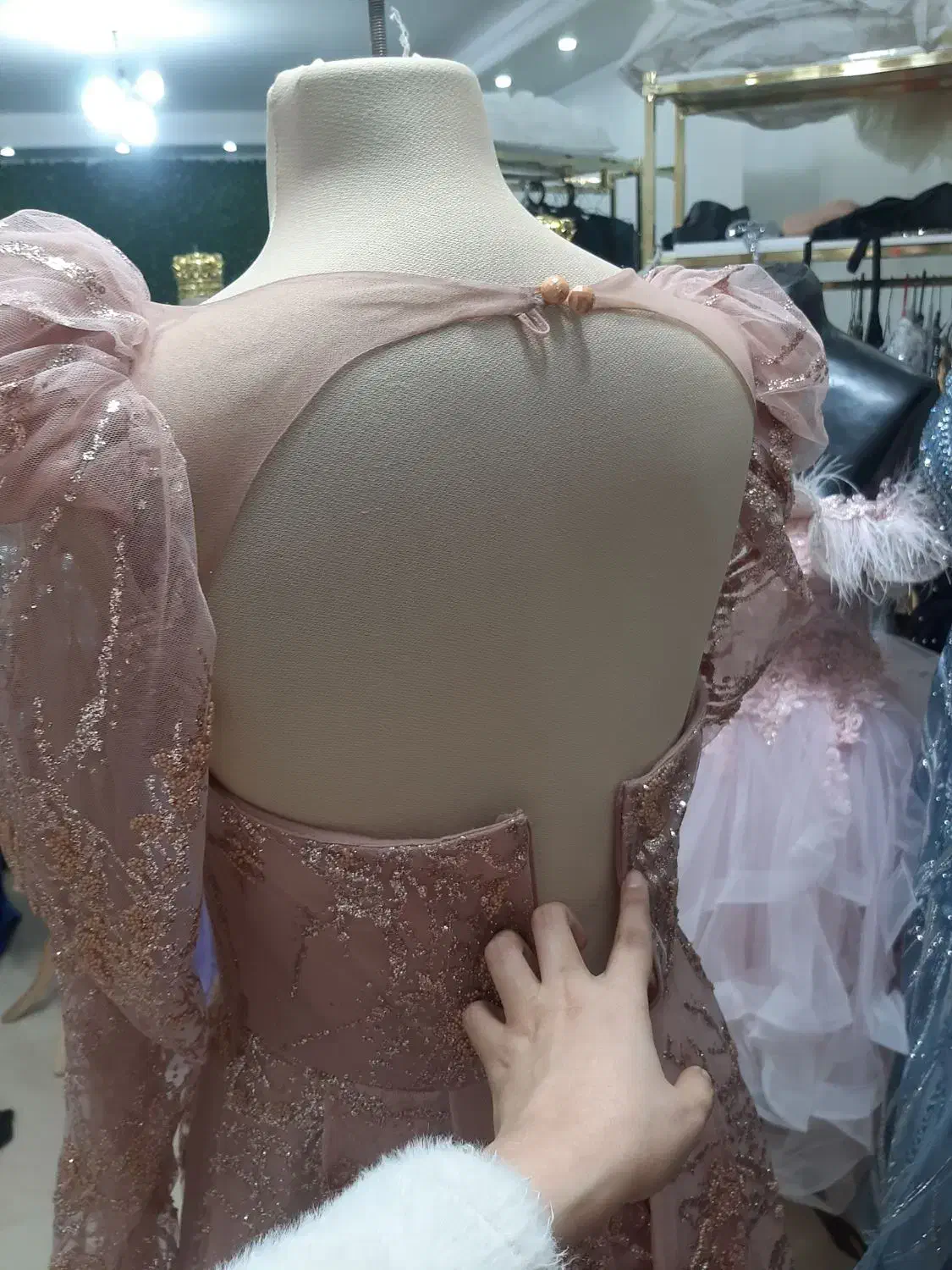 یک عدد لباس مجلسی|لباس|گلستان (تهران), |دیوار