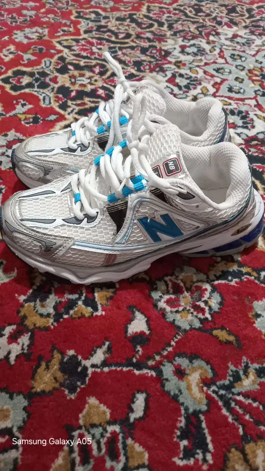 کتانی نو|کیف، کفش، کمربند|قم, چهل درخت|دیوار