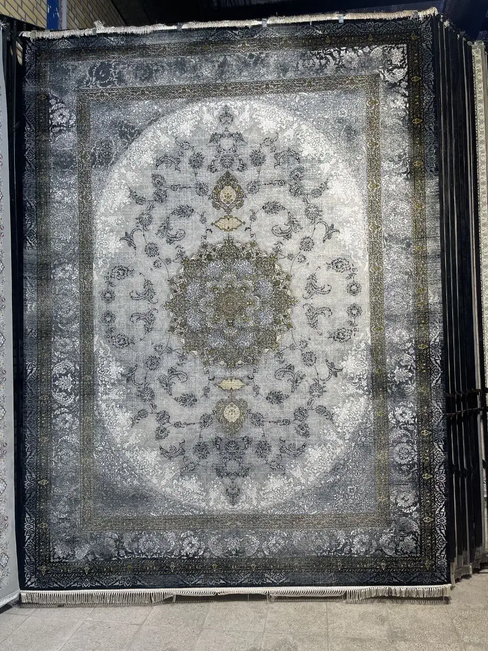 ترنج دار زمینه طوسی نخ خالص|فرش|مشهد, کوشش|دیوار