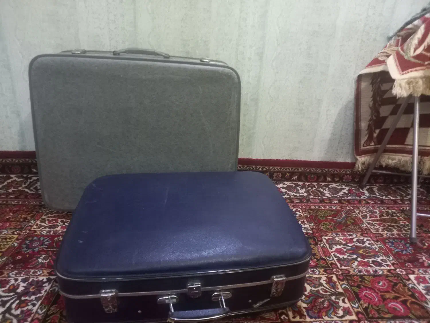 دو عدد چمدان قدیمی کار کرده|کیف، کفش، کمربند|اصفهان, جاوان|دیوار