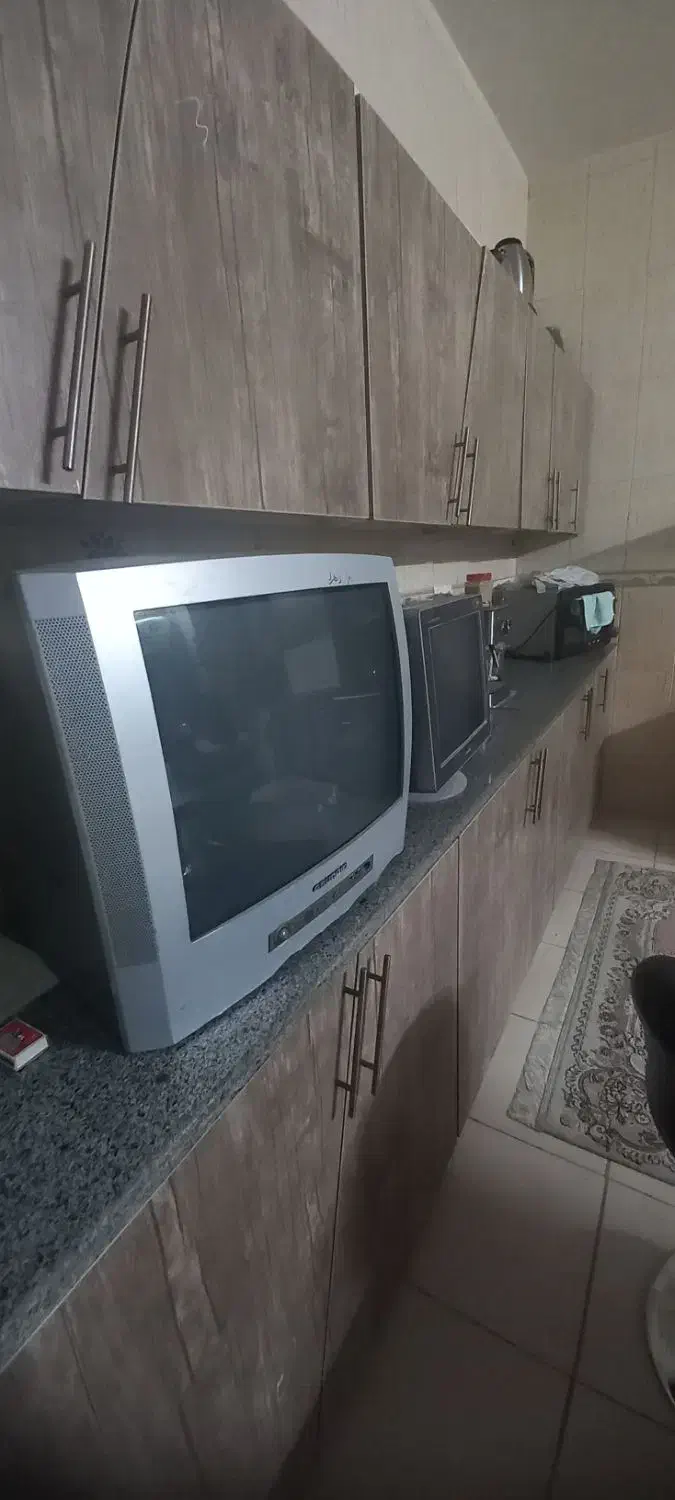 تلوزیون قدیمی و کامپوتر قدیمی|سیستم صوتی خانگی|فسا, |دیوار