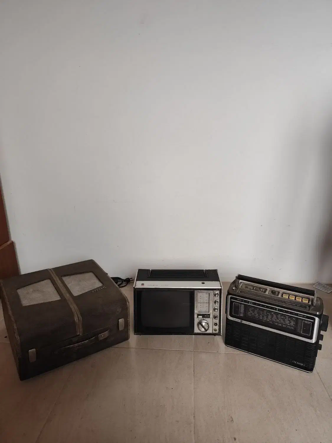 گرامافون ،تلویزیون،رادیو آنتیک|کلکسیون اشیاء عتیقه|چالوس, |دیوار