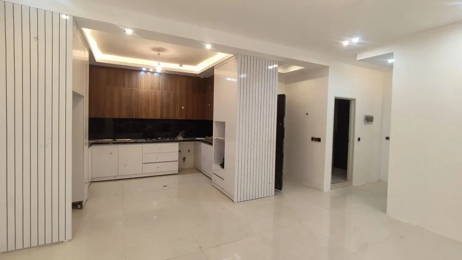 ۱۰۰ متر ۱۴۰۴   دارای (وام ۷۰۰ میلیونی) ۸ واحدی|فروش آپارتمان|مشهد, امیریه|دیوار