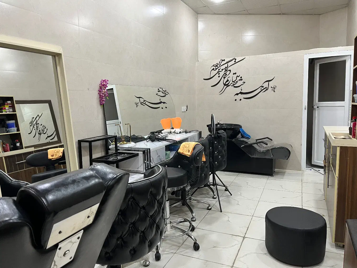 کلیه وسایل سالن زیبایی در حد نو در شهرستان تفرش|آرایشگاه و سالن‌های زیبایی|اراک, |دیوار