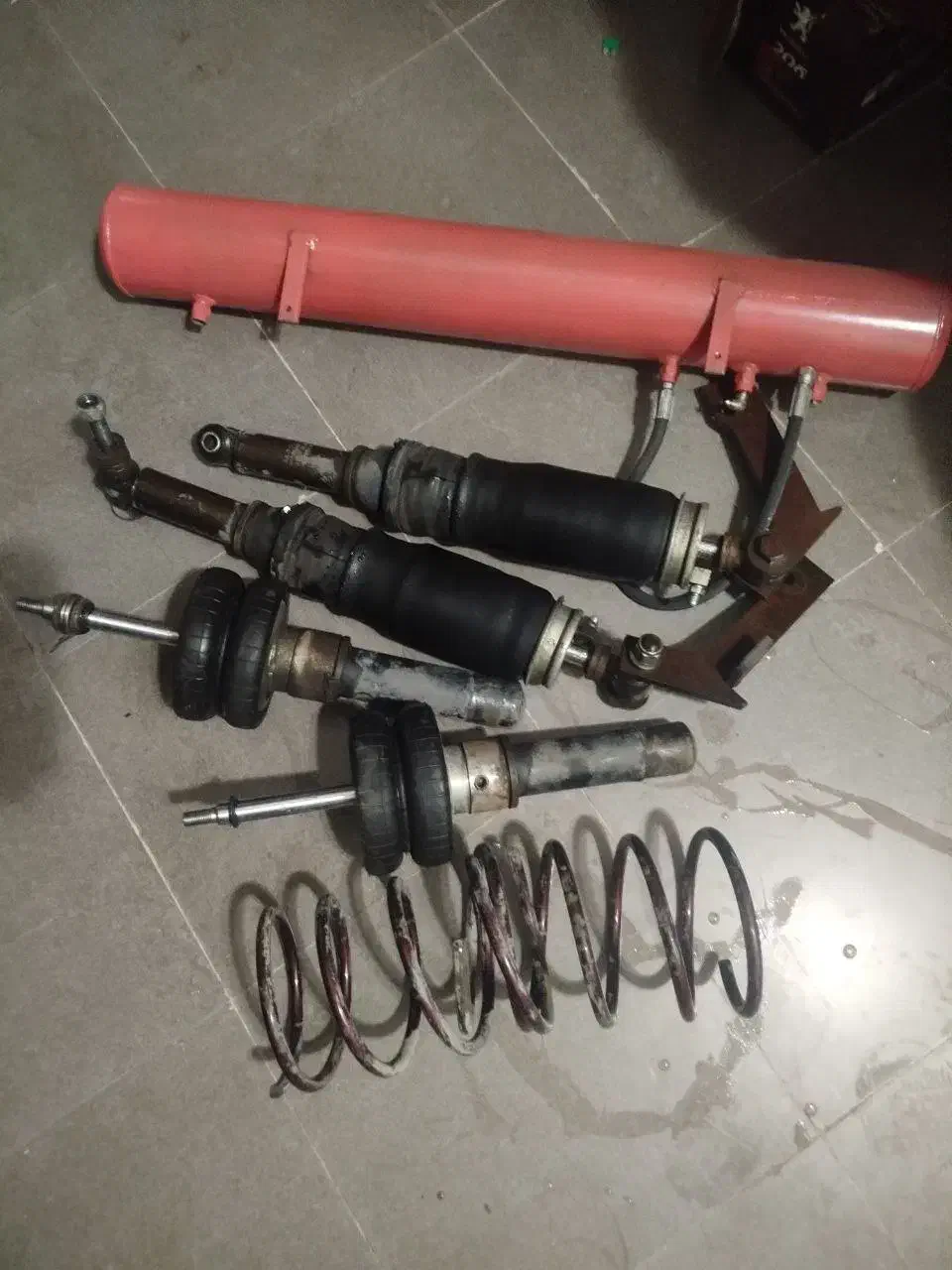 پنوماتیک تک موتوره خانواده پژو ایرانخودرو|قطعات یدکی و لوازم جانبی|اقبالیه, |دیوار