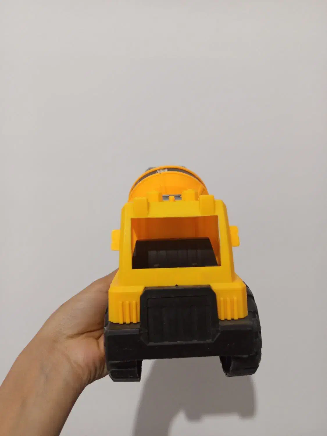 همگی باهم|اسباب‌‌بازی|شیراز, میانرود|دیوار