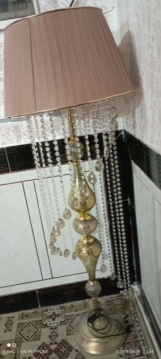 آباژور ایستاده کریستالی|چراغ خواب و آباژور|خرم‌آباد, |دیوار