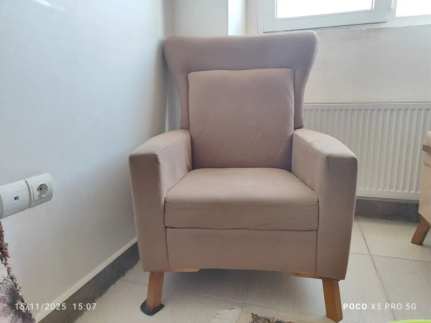 مبل راحتی|مبلمان خانگی و میز عسلی|صدرا-فارس, فاز ۱|دیوار