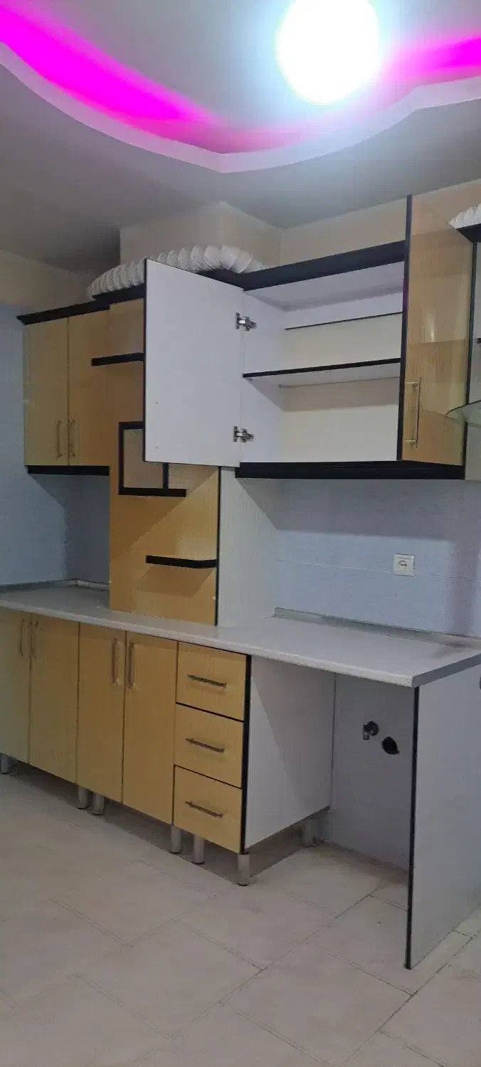 کابینت ام دی اف و سینک کاملا سالم و تمیز در حد نو|مصالح و تجهیزات ساختمان|پرند, فاز ۴|دیوار