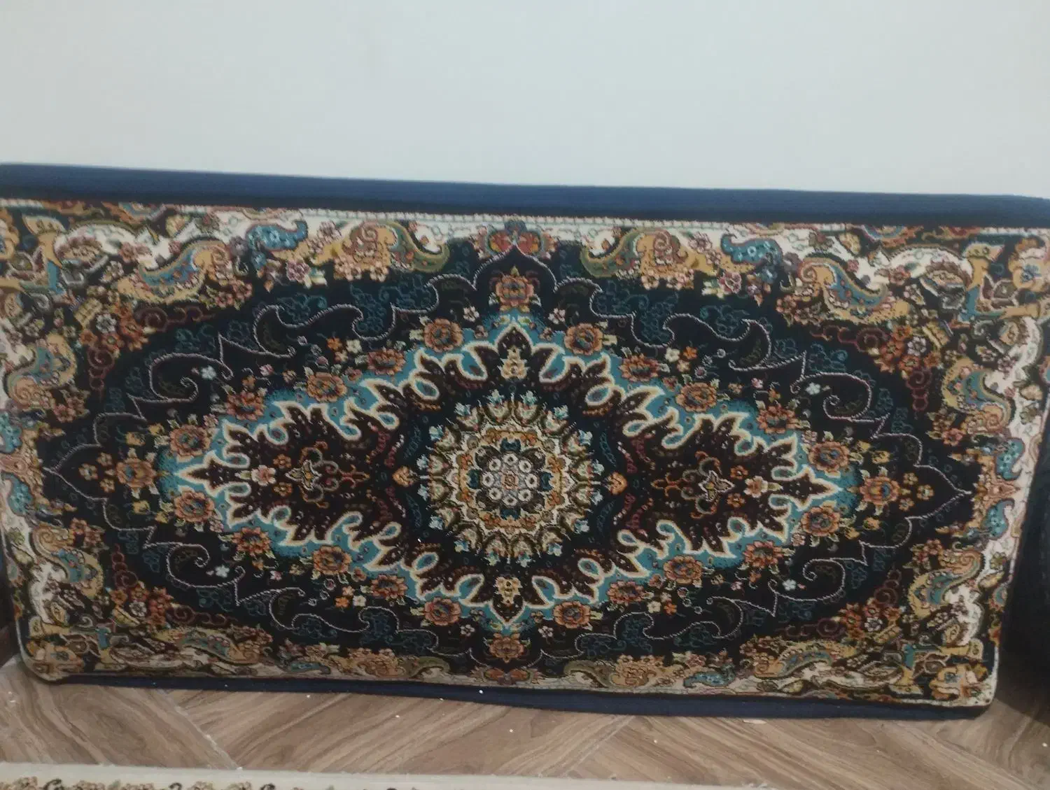 پشتی فرشی سالم|پشتی|مشکین‌دشت, |دیوار