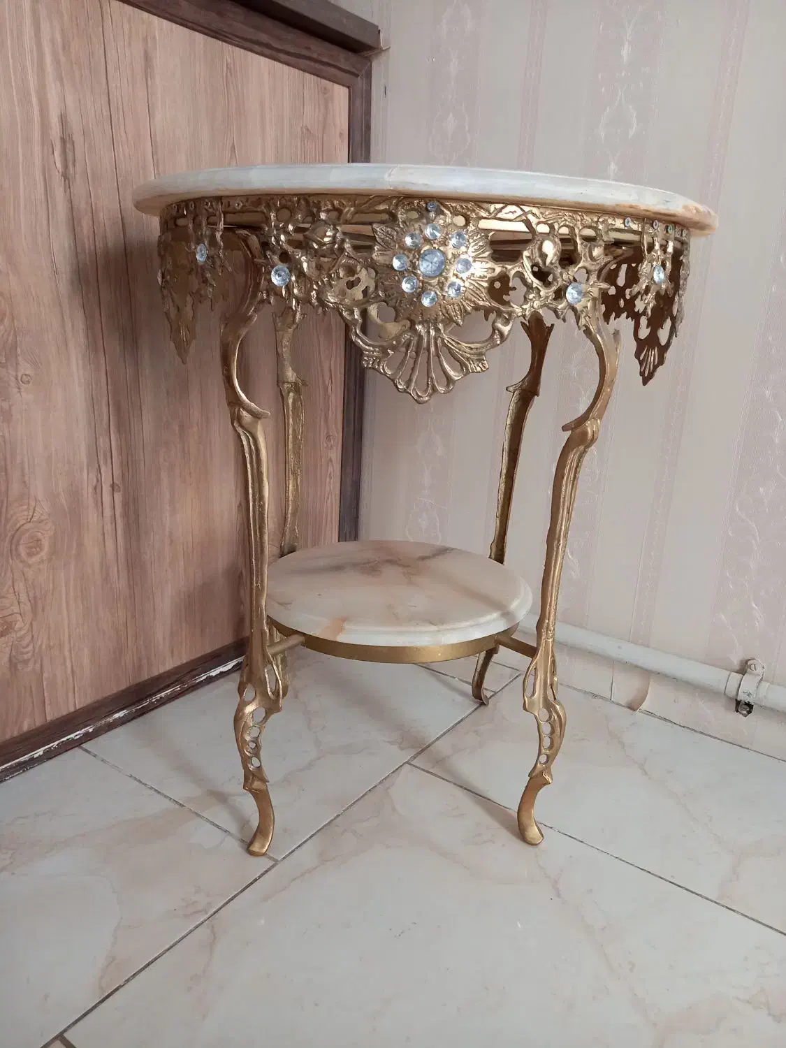 میز برنز|مبلمان خانگی و میز عسلی|اندیشه, اندیشه فاز ۱|دیوار