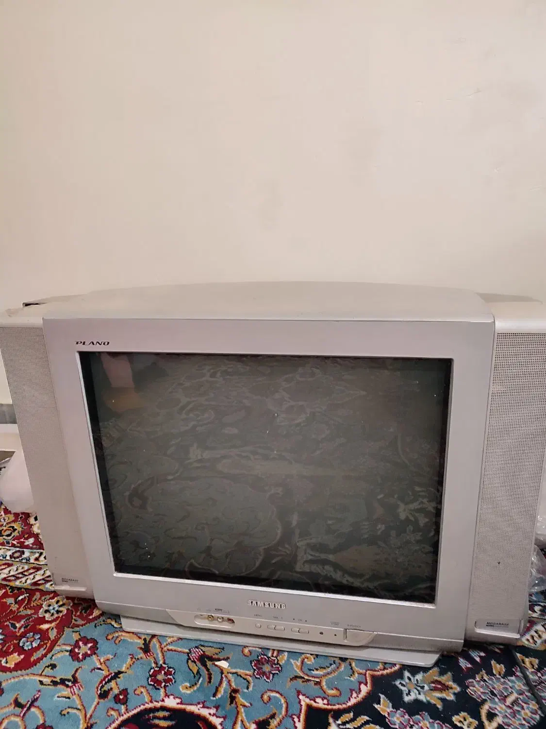 تلویزیون 20اینچ|تلویزیون و پروژکتور|صحنه, |دیوار