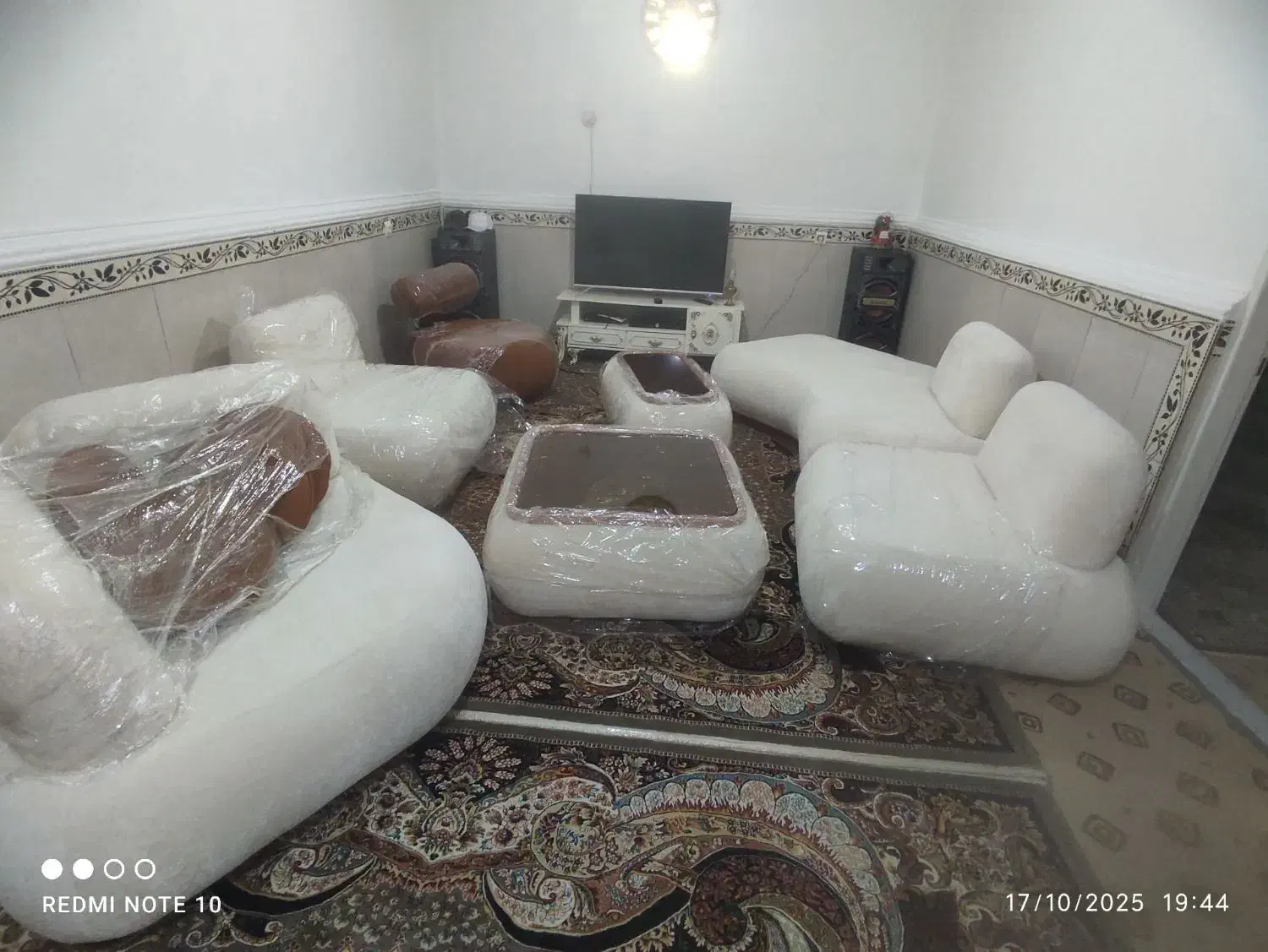 مبل مینیمال سالم وتمیزونو|مبلمان خانگی و میز عسلی|اقبالیه, |دیوار