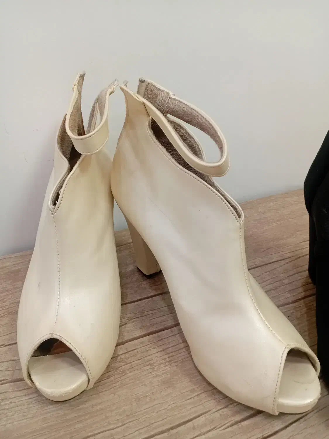 کفش مجلسی|کیف، کفش، کمربند|زنجان, |دیوار