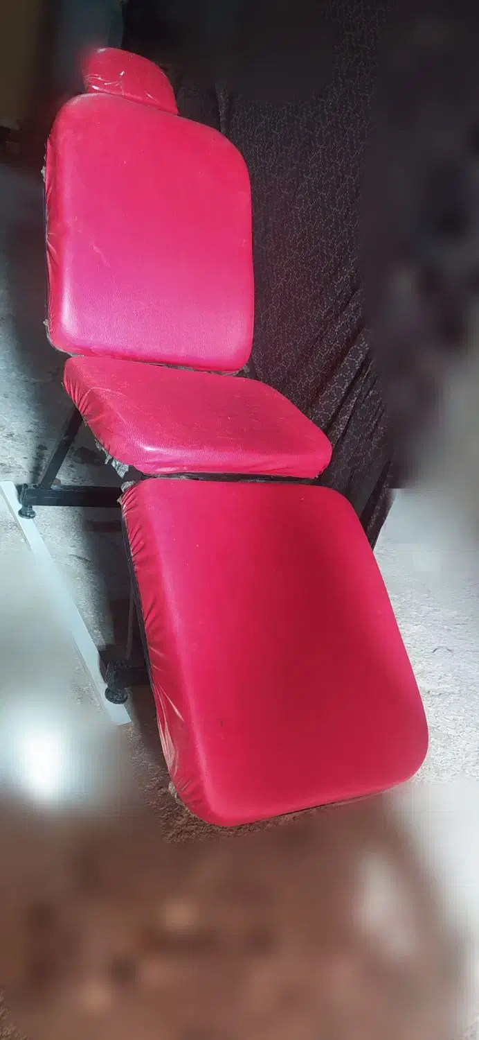 صندلی و آینه|آرایشگاه و سالن‌های زیبایی|زبرخان, |دیوار