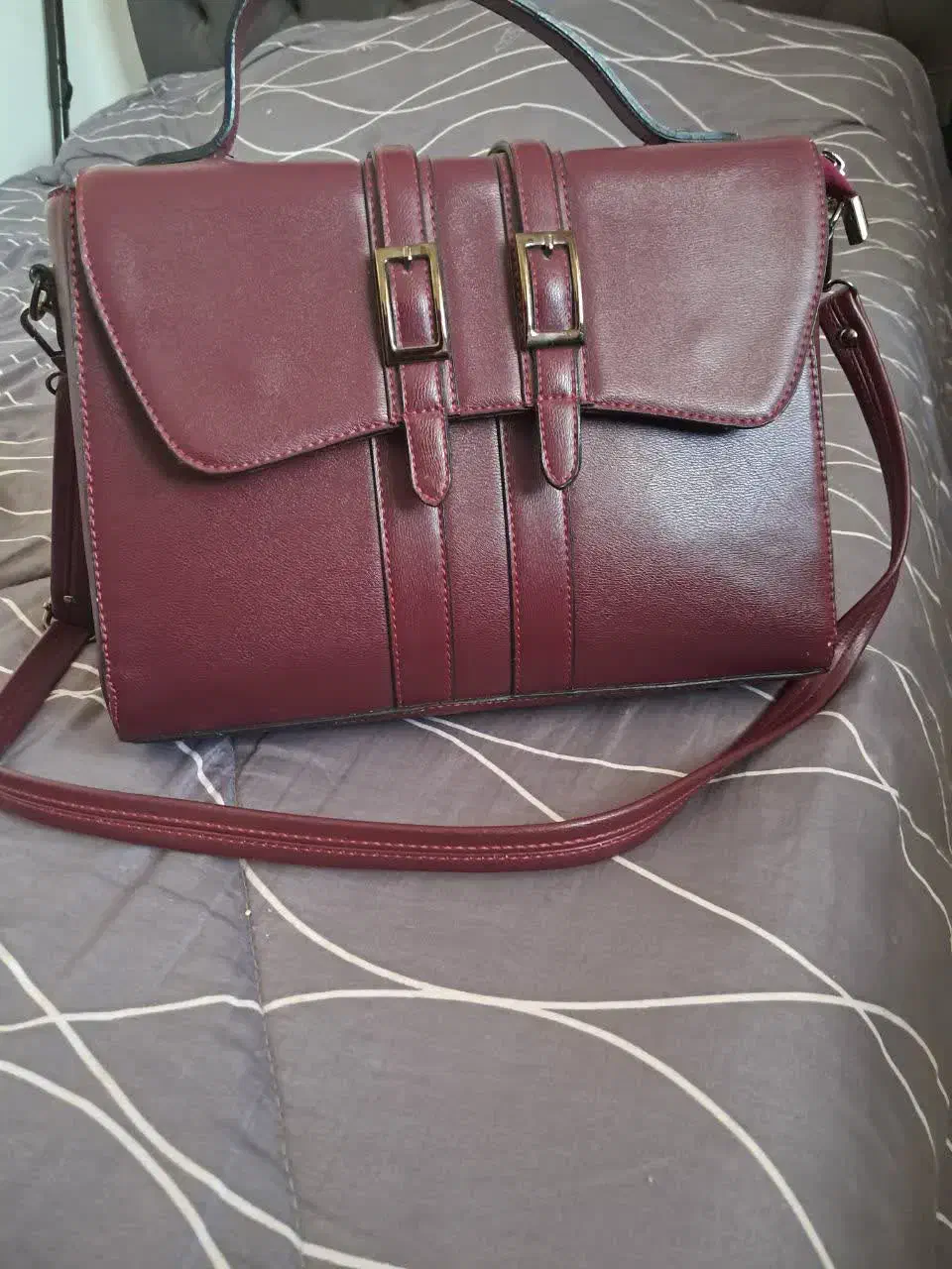 کیف دوشی|کیف، کفش، کمربند|گلبهار, شهر جدید گلبهار|دیوار