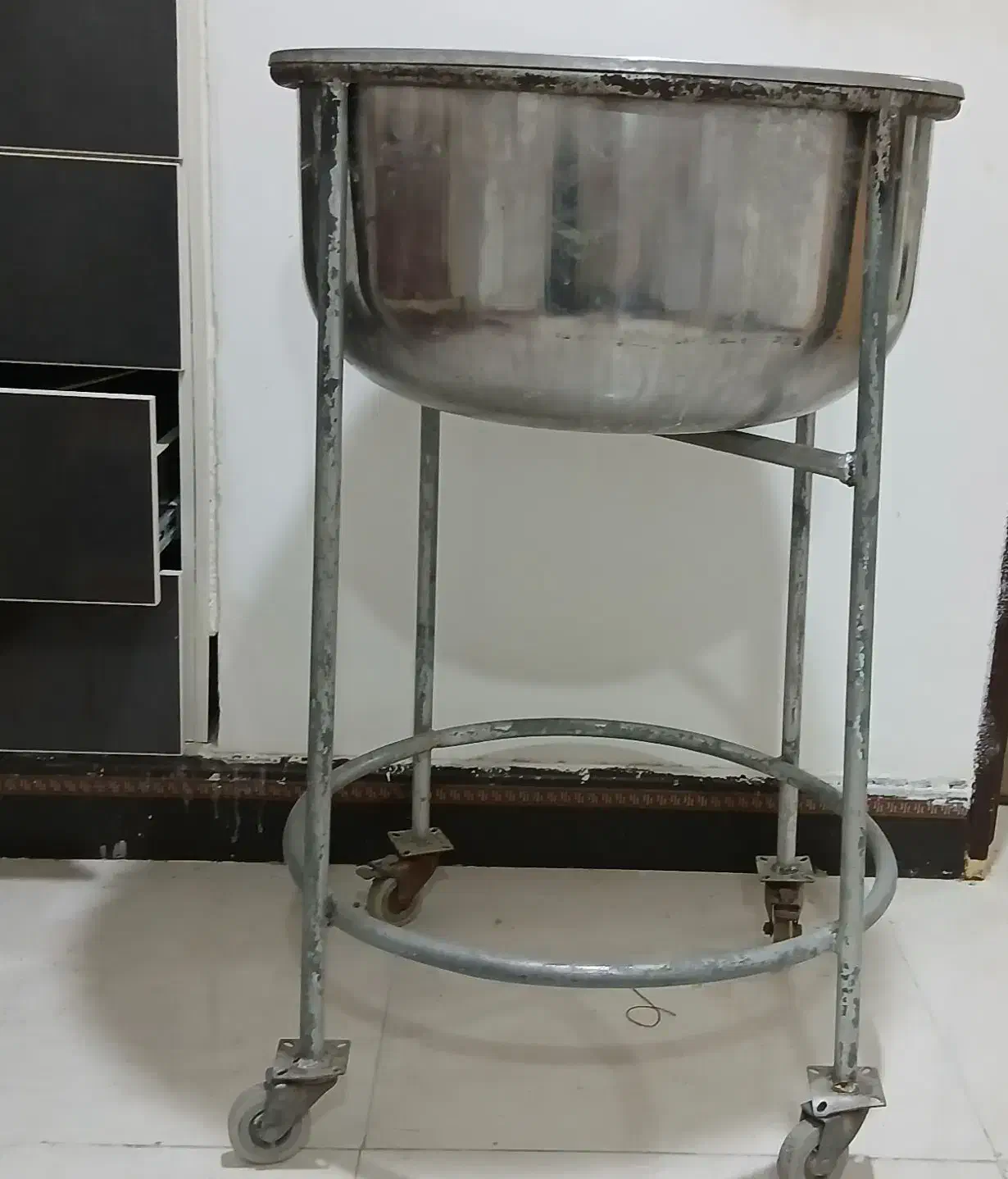 پاتیل چرخ دار|ظروف پخت‌وپز|بهبهان, |دیوار