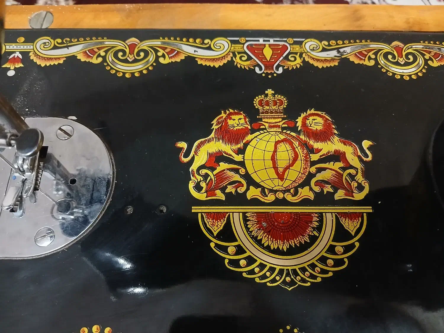 مارشال|چرخ خیاطی و ریسندگی|شیراز, کوشک میدان|دیوار