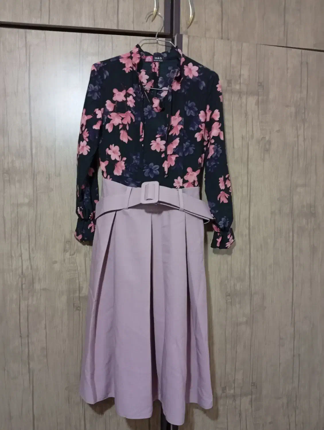 تعدادی لباس نو نو|لباس|کرمانشاه, |دیوار