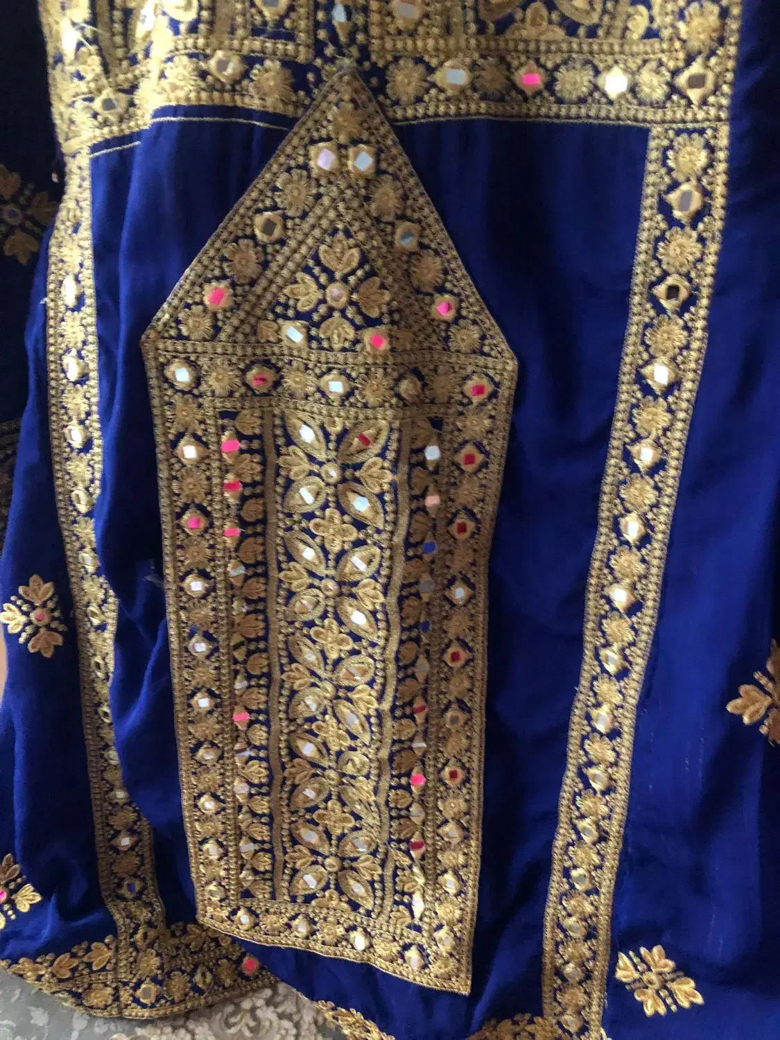 زیح آستین و لباس نو|لباس|زاهدان, |دیوار