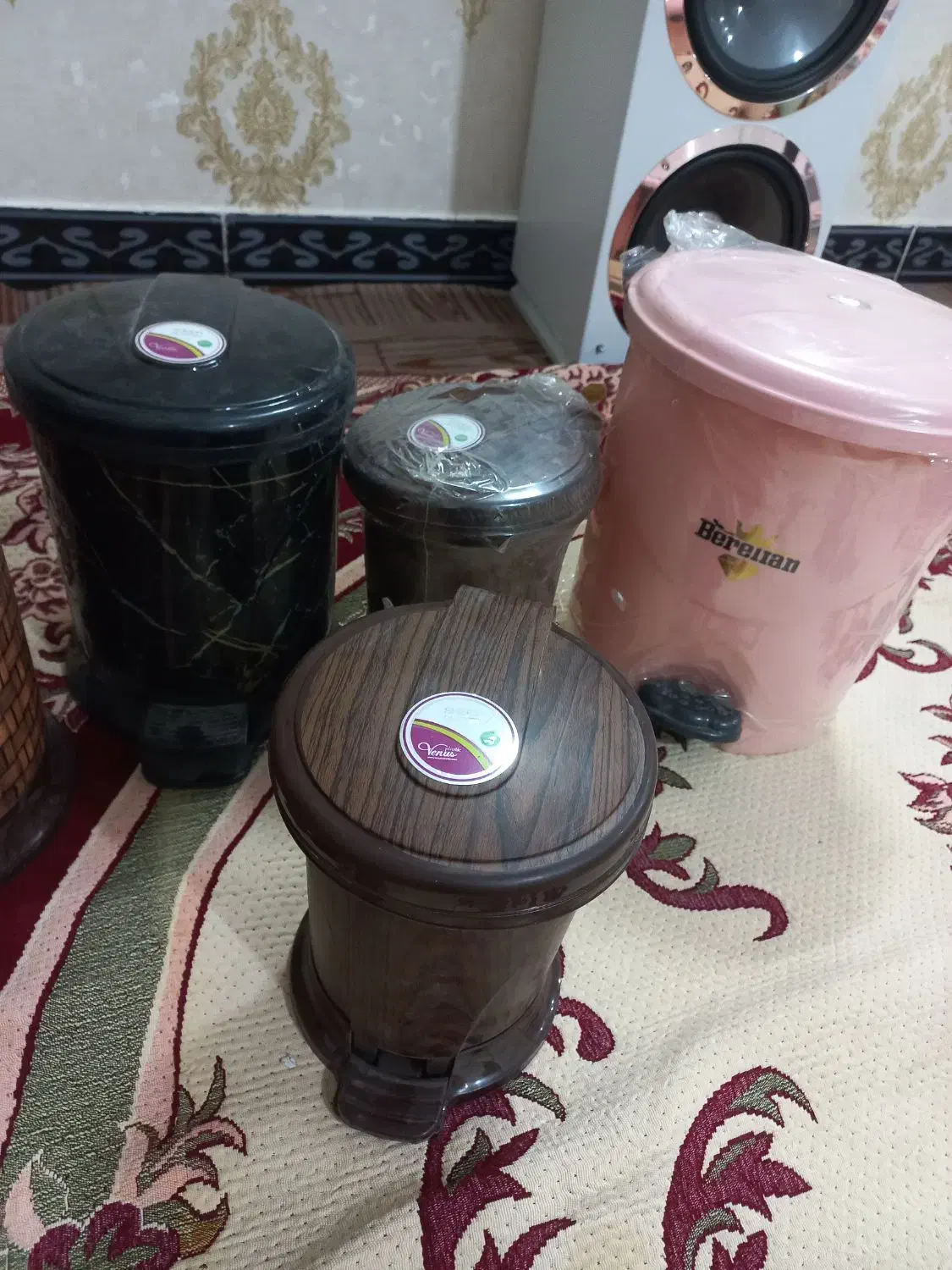 تعدادی وسایل پلاستیکی نو|ظروف نگهدارنده، پلاستیکی، یک‌بارمصرف|کرج, حصارک پایین|دیوار