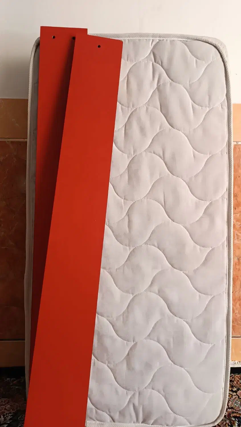 تخت و تشک با تم قرمز و مشکی|تشک تختخواب|شاهرود, |دیوار