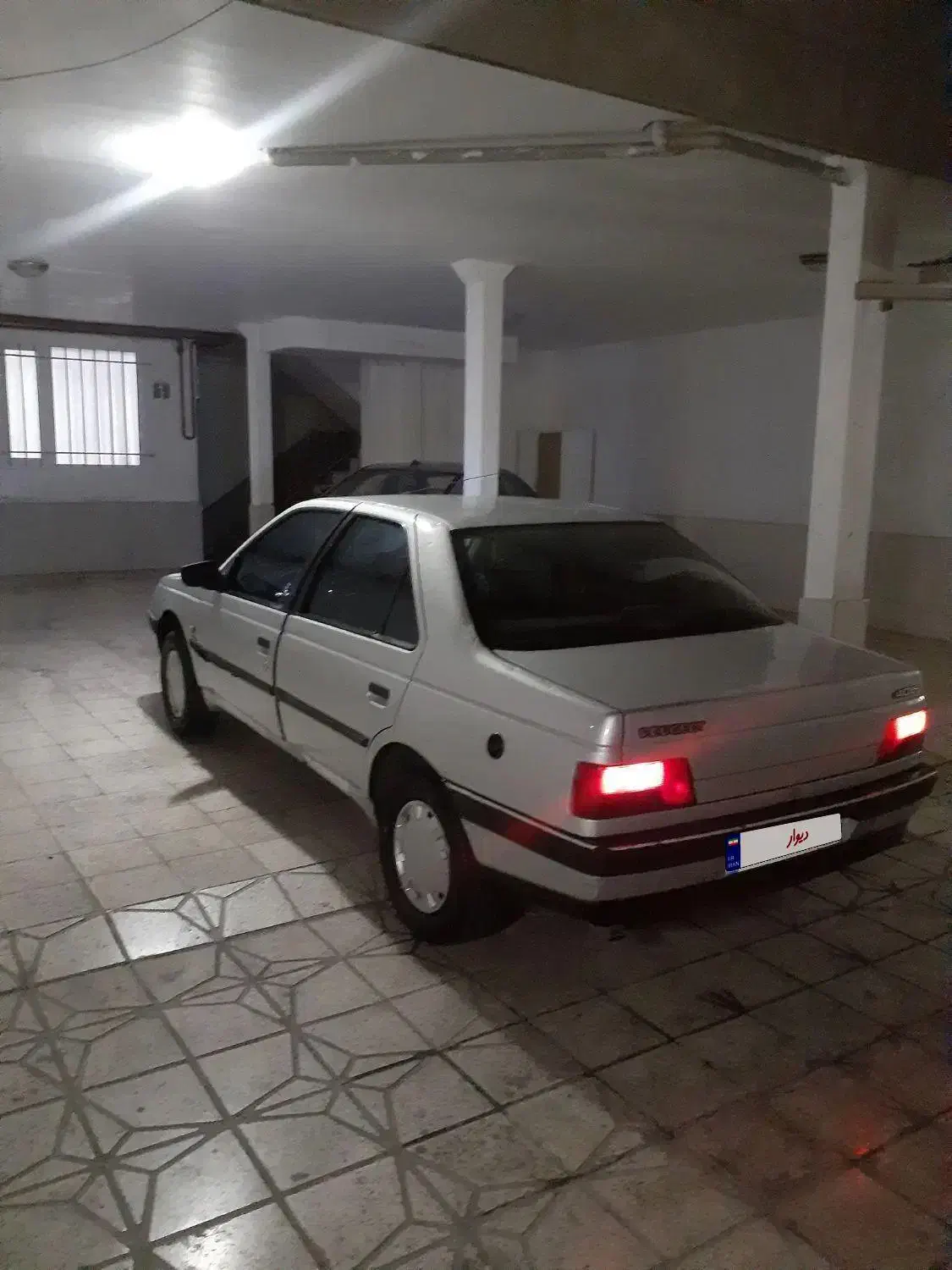 پژو۴۰۵ نقره ای بیرنگ|خودرو سواری و وانت|مشهد, انقلاب|دیوار