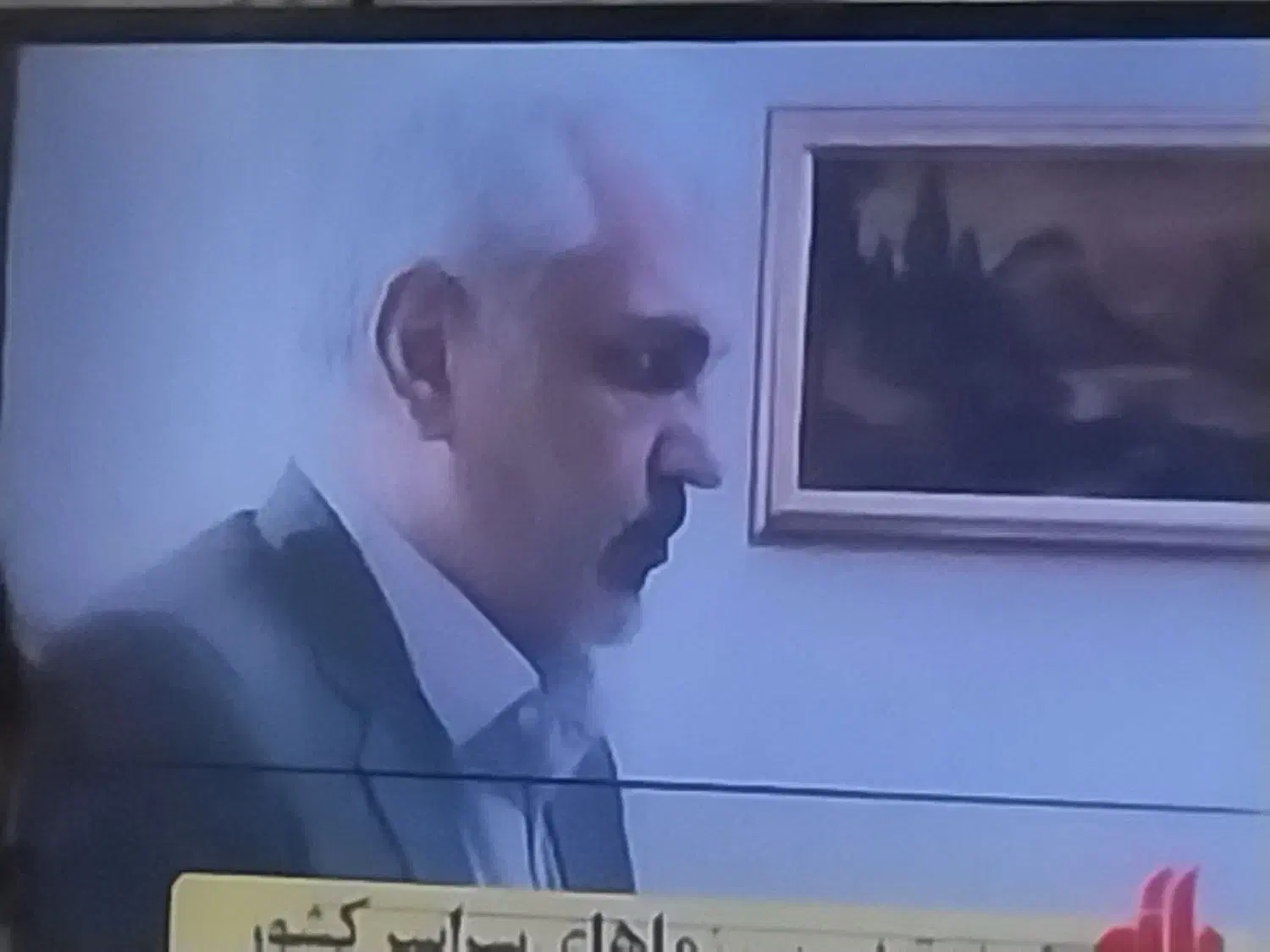 تلویزیون سامسونگ LED۴۰ با میز ۱۰ میلیون تومان|تلویزیون و پروژکتور|اصفهان, باغ فدک|دیوار