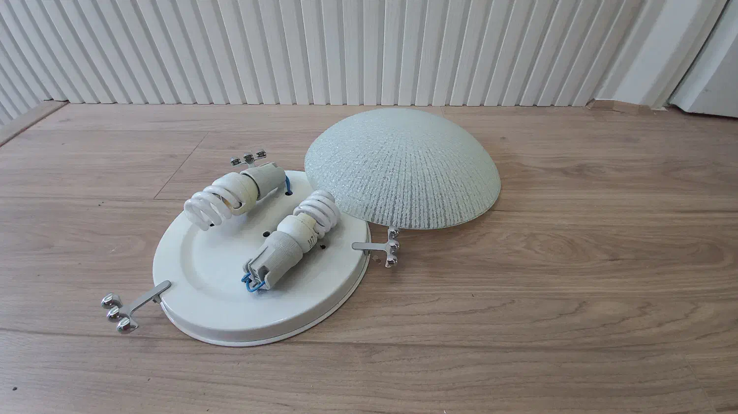 تعدادی لوازم برقی و روشنایی|لوستر و چراغ آویز|بروجن, |دیوار