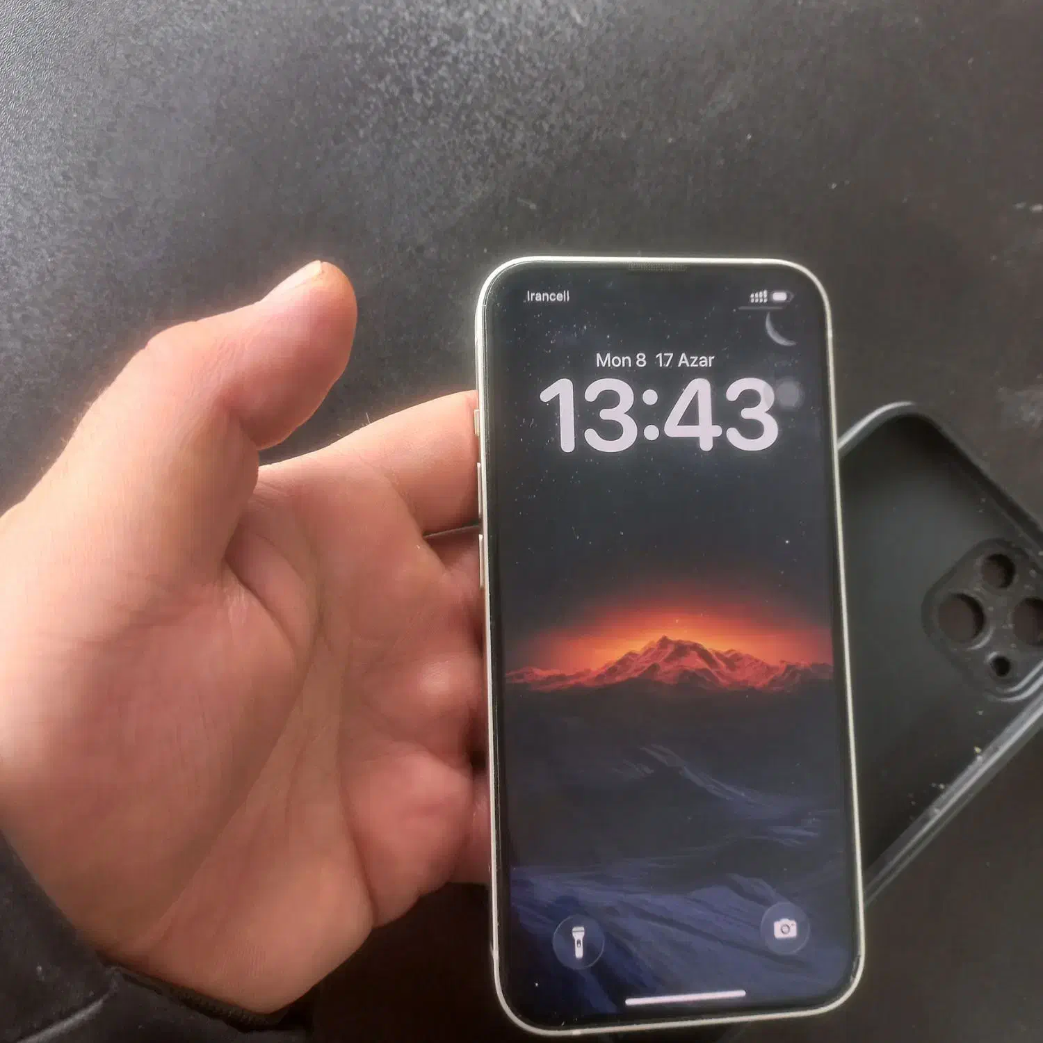 IPhone 13 تمیز و در حد|موبایل|قم, زنبیل آباد|دیوار