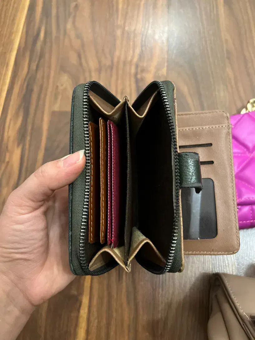 کیف|کیف، کفش، کمربند|رشت, کوی مهر|دیوار