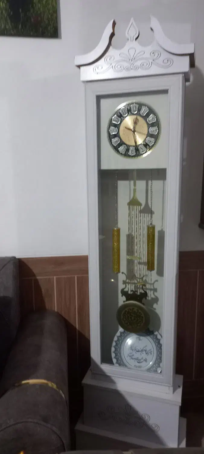 ساعت ایستاده تمیز و مرتب سالم|ساعت دیواری و تزئینی|شیراز, شهرک مهرگان|دیوار