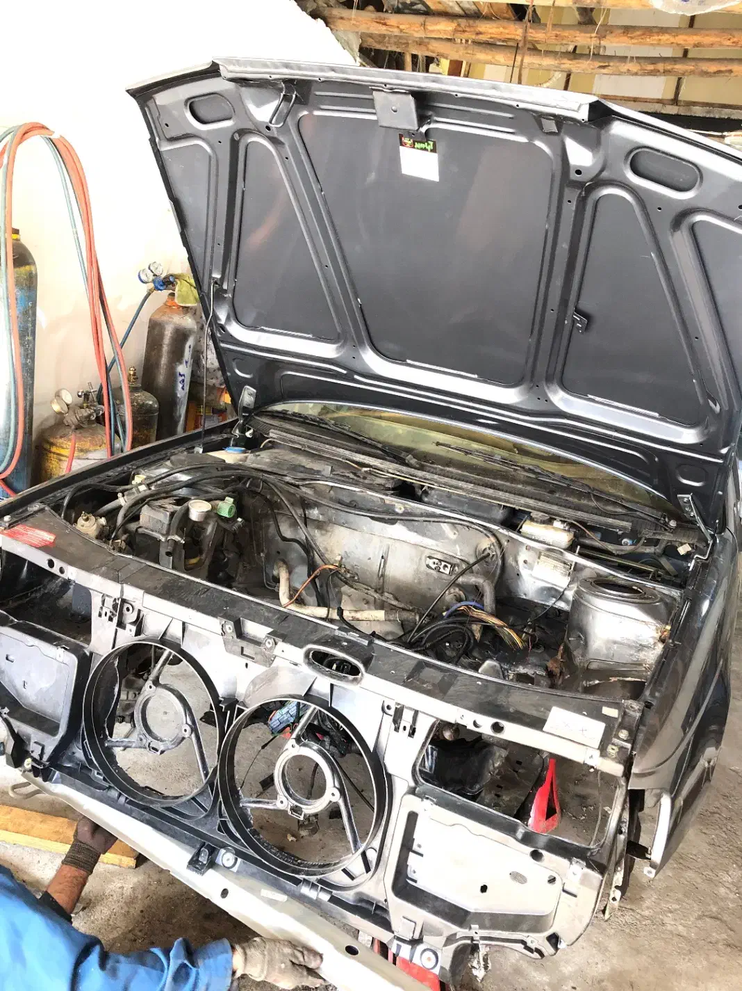 تعمیگاه جلوبندی با صافکاری برادرانه بخت‌آذر|خدمات موتور و ماشین|رشت, دخانیات|دیوار