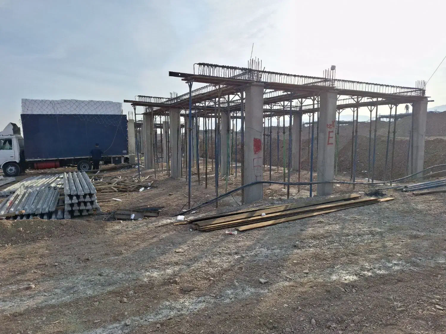 استخدام کارگر ساختمانی و آرماتوربند ماهر|استخدام معماری، عمران و ساختمانی|اشتهارد, |دیوار