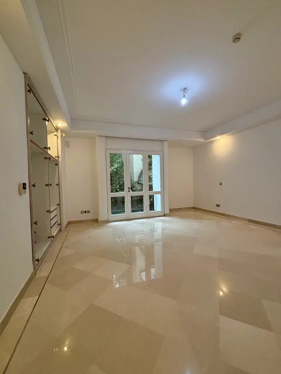 کامرانیه شمالی / ۳۰۰متر / ۵خواب   (ویو باغ چنار)