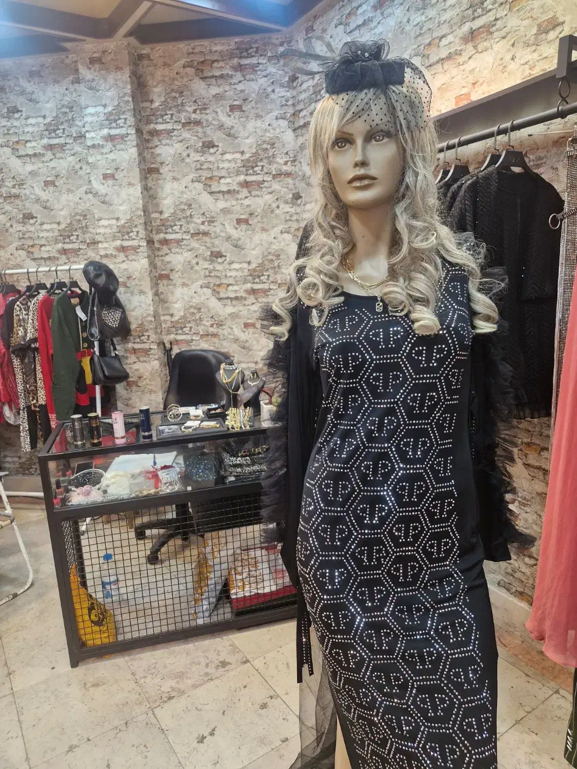 مانکن لباس زنونه درجه یک|لباس|رشت, استادسرا|دیوار