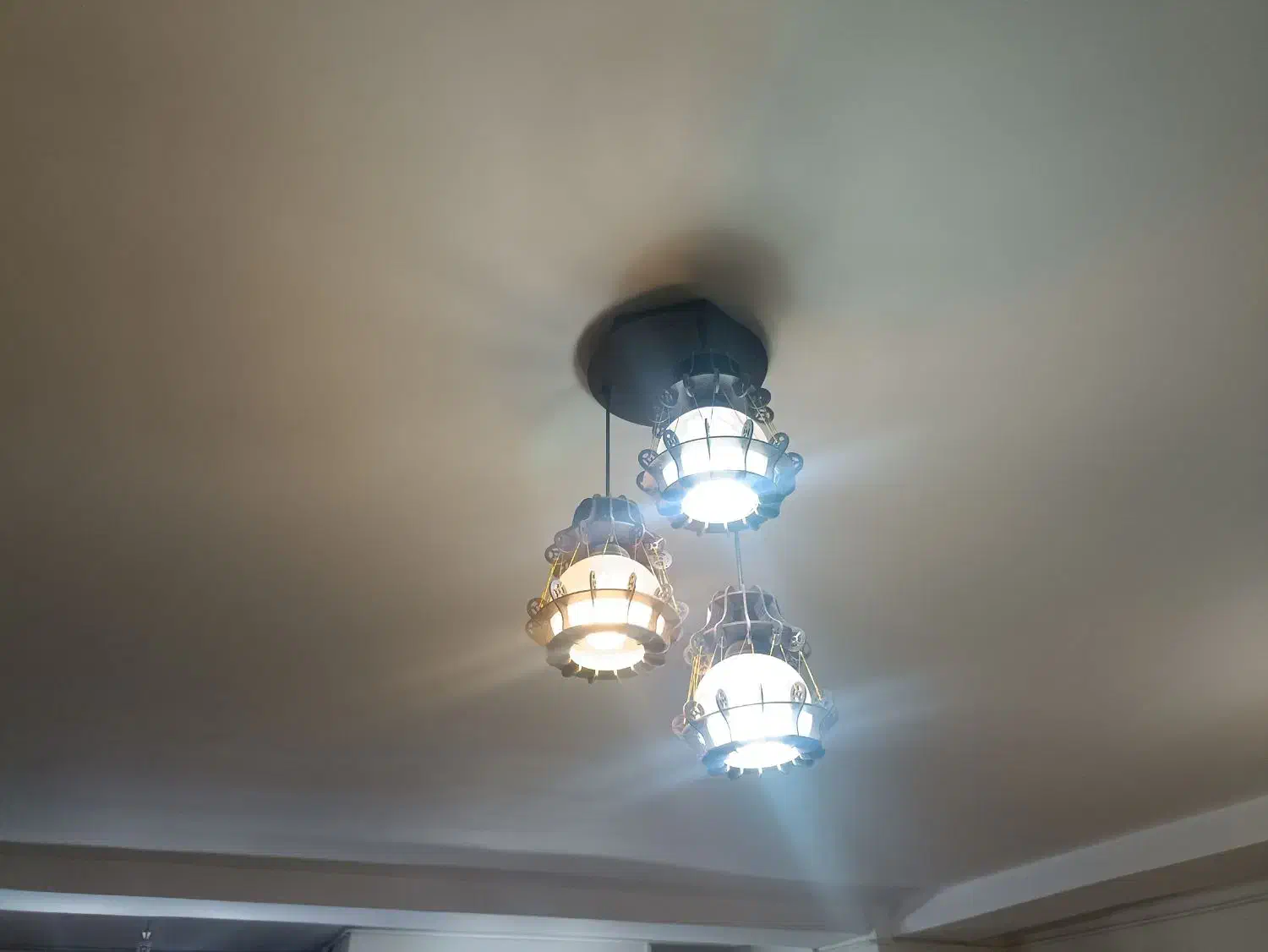 2عدد لوستر چوبی 3 شعله سالم|لوستر و چراغ آویز|محمدشهر, ولدآباد|دیوار