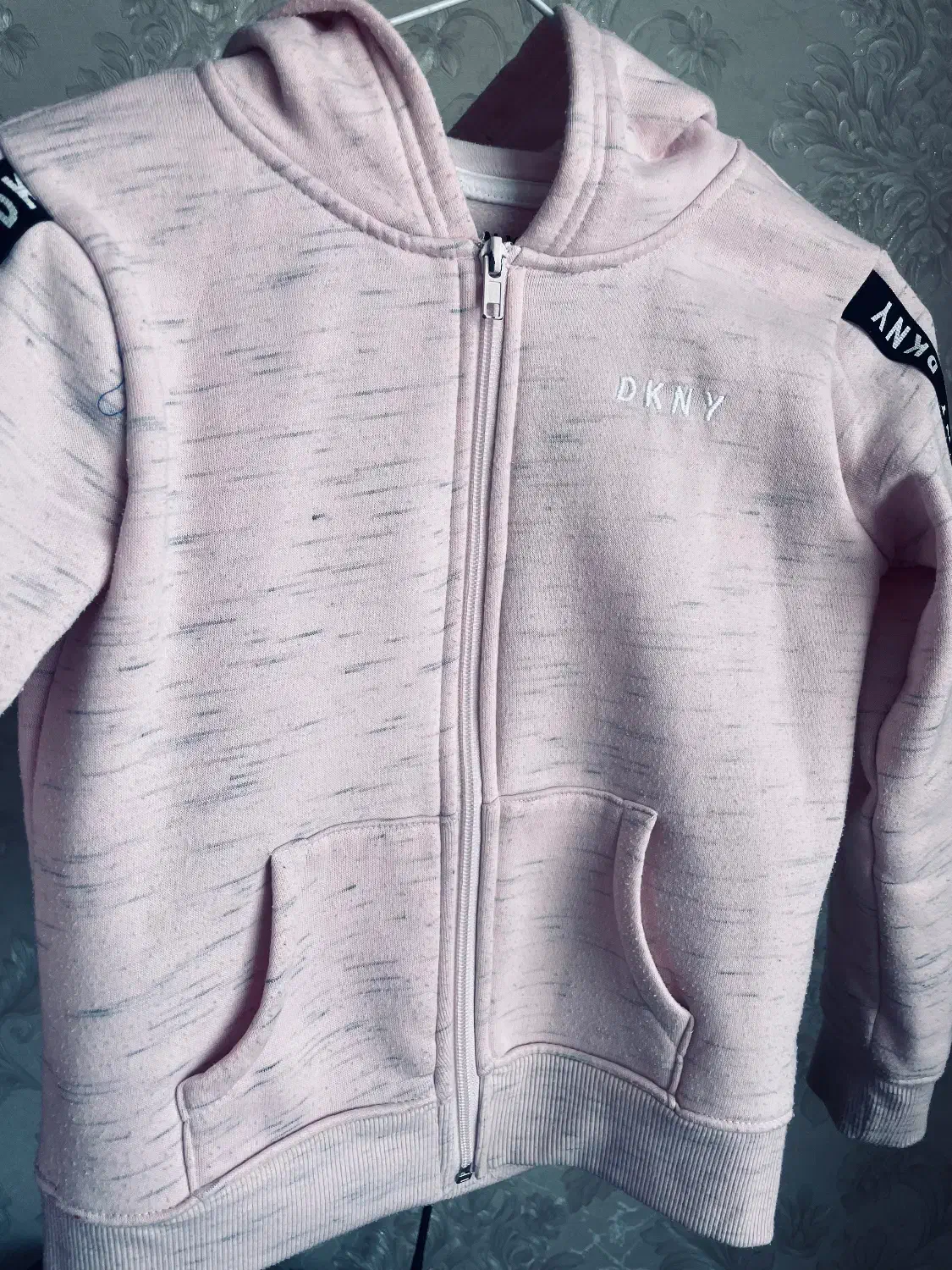 لباس کودک|کفش و لباس بچه|کیش, |دیوار