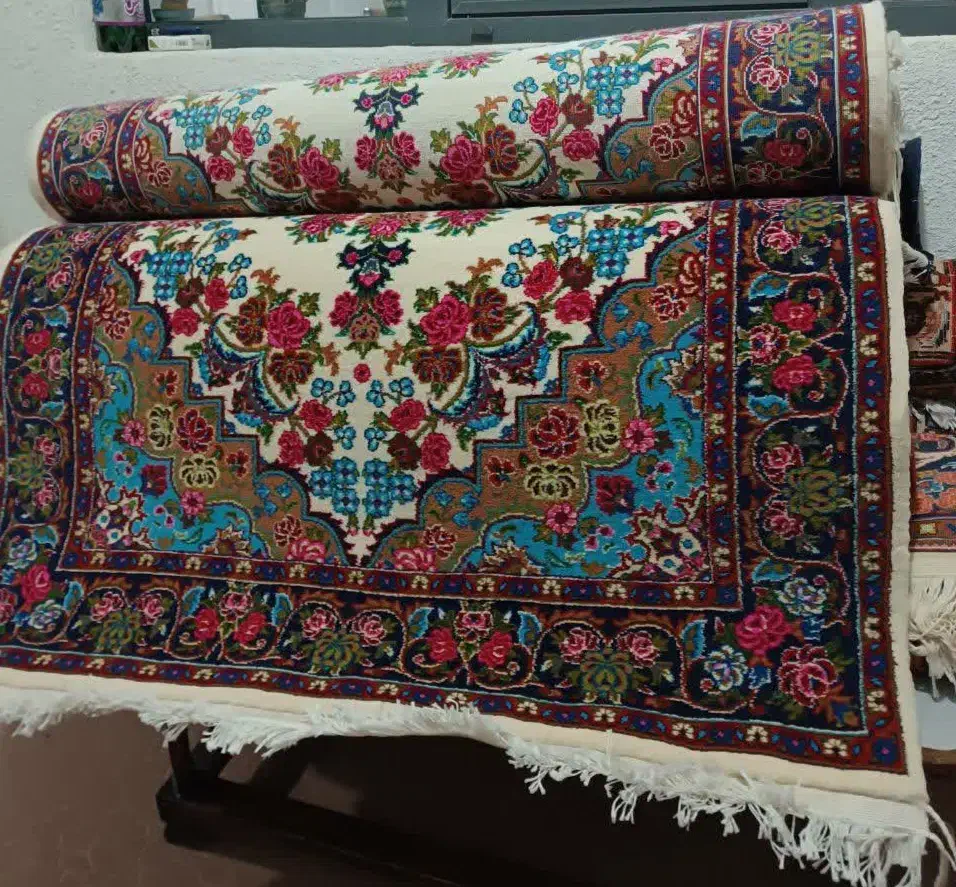 قالیچه گل سرخ|فرش|کرمانشاه, |دیوار