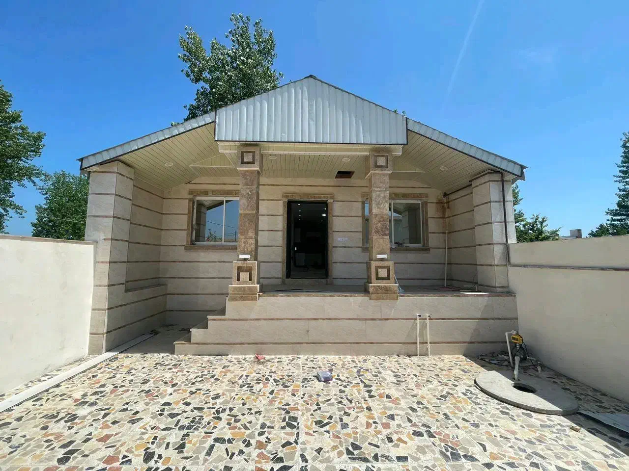 ۱۰۰ متر ویلا شهرکی بر خیابان اصلی|فروش خانه و ویلا|چاف و چمخاله, |دیوار