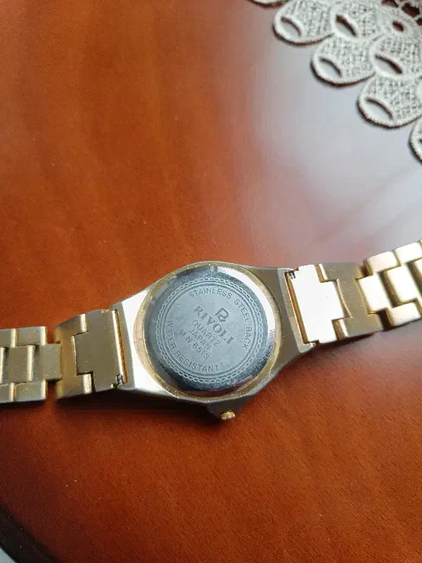 ساعت خاص|ساعت|تهران, آهنگ|دیوار