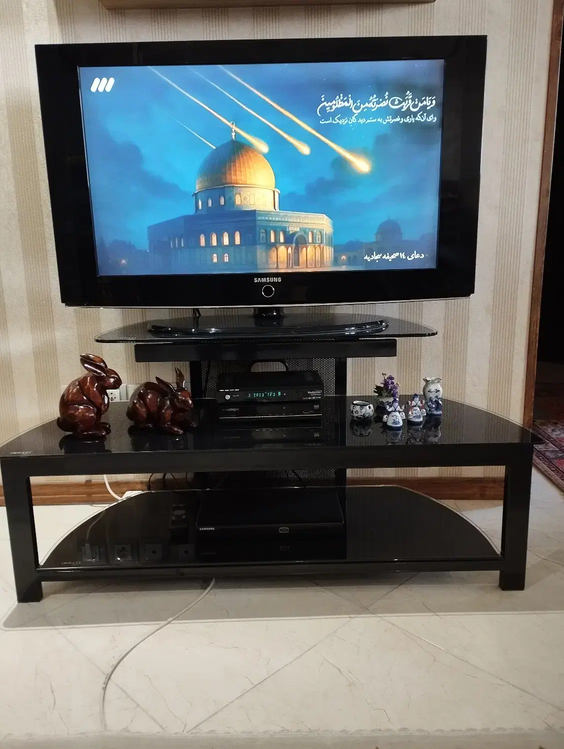 تلویزیون ال سی دی سامسونگ اصل ۳۷ اینچ با میز|تلویزیون و پروژکتور|اصفهان, ملکشهر|دیوار