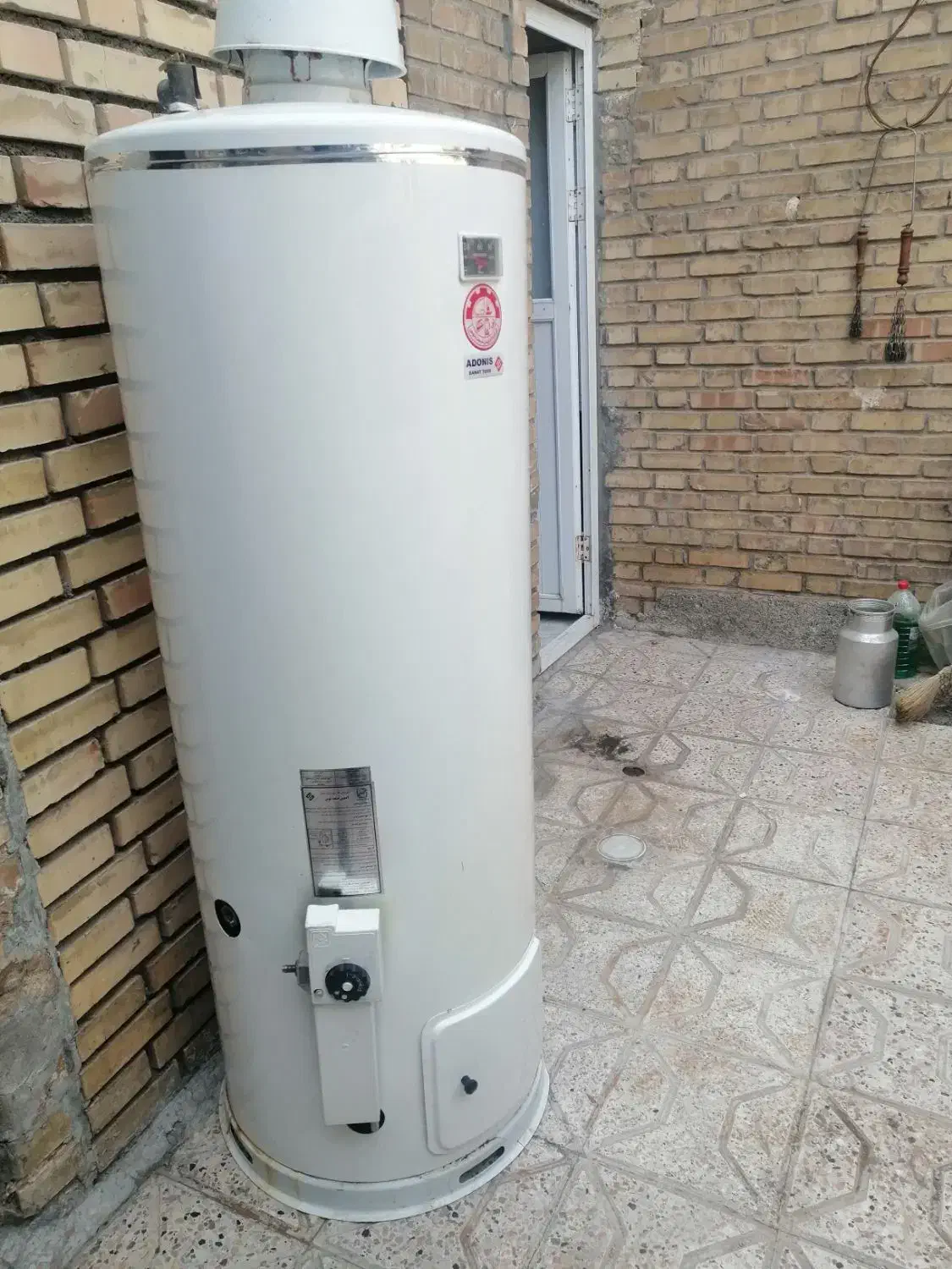 آبگرمکن 150 آدنیس کم کار. اجاق گازطرح فر.|آبگرمکن، پکیج، شوفاژ|مشهد, خواجه ربیع|دیوار