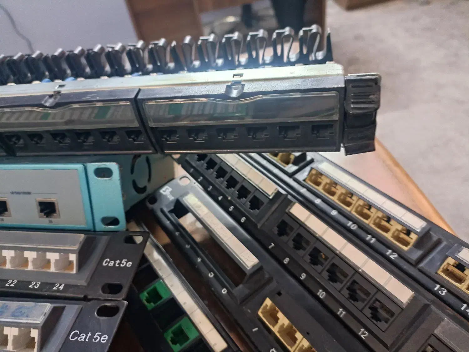 پچ پنل وسوئیچ شبکه قیمت مناسب|مودم و تجهیزات شبکه|مشهد, نوفل لوشاتو|دیوار