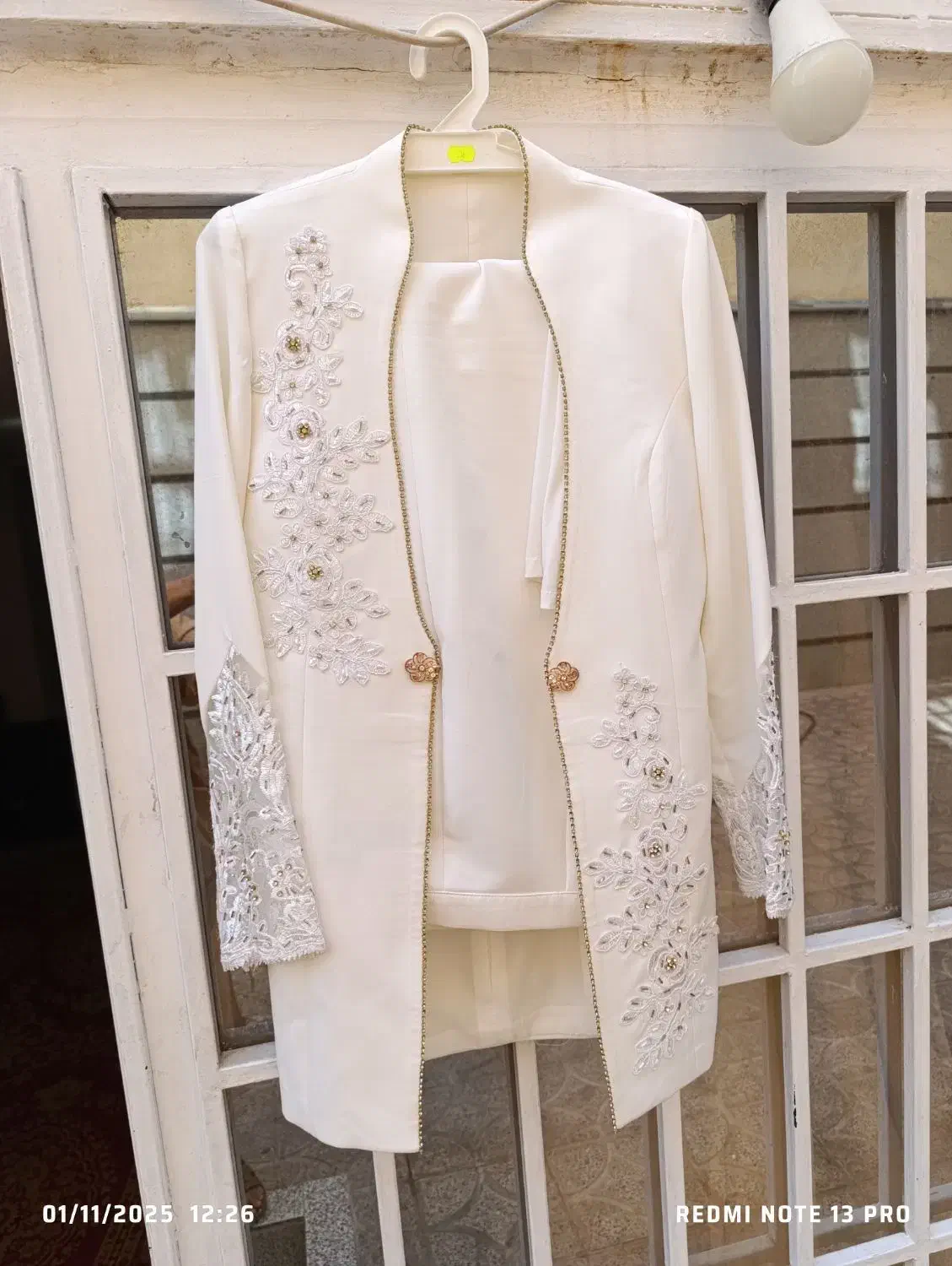 کت وشلوارمجلسی|لباس|صدرا-فارس, فاز ۱|دیوار