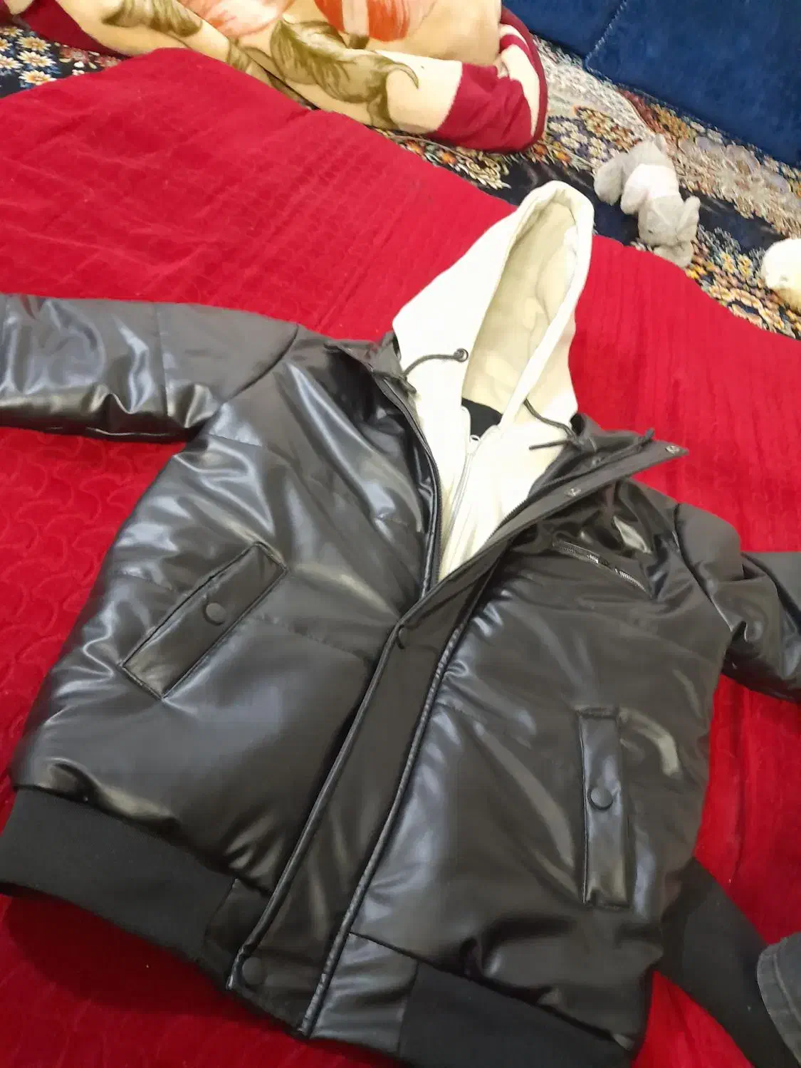 کاپشن|لباس|مشهد, طبرسی شمالی|دیوار